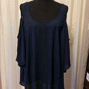 Torrid Navy Semi Sheer Cold Shoulder Top
Size 3X (22/24)